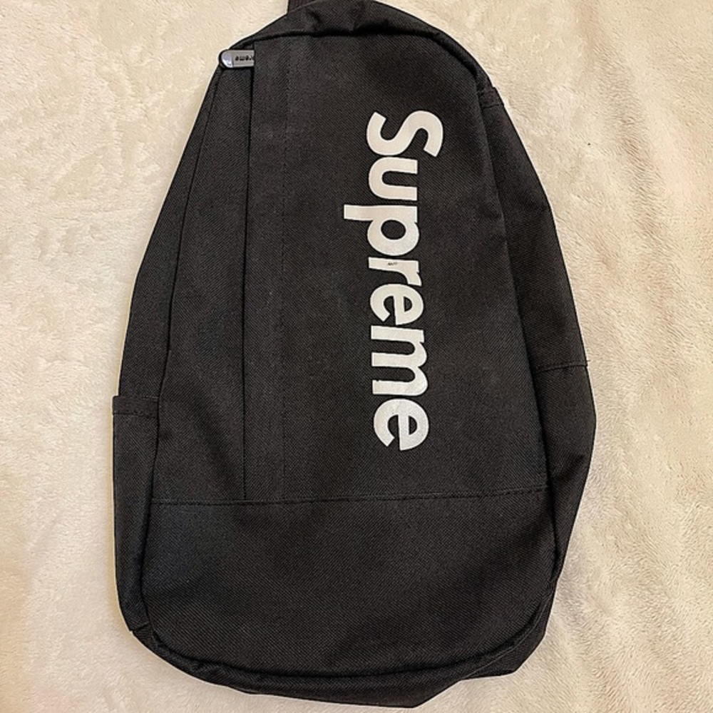 SUPREME SHOULDER BAG